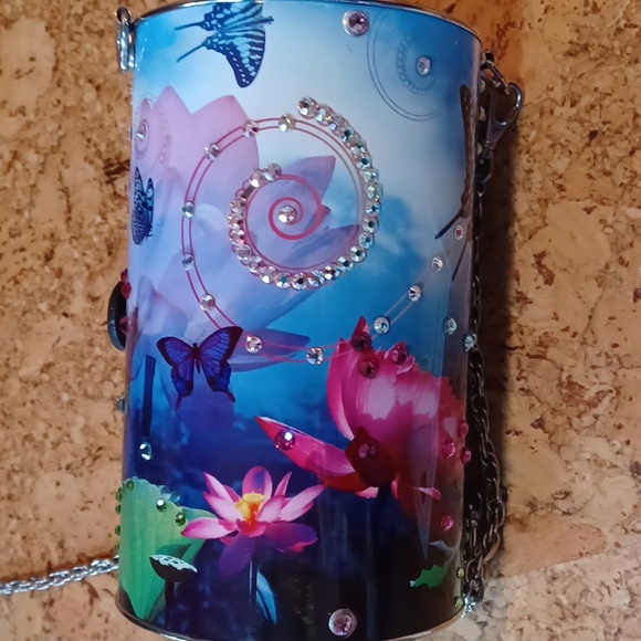 Little Earth Cyclone Flair Purse With Swarovski Crystals - Picture 3 of 9